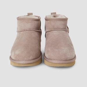 Classic Loop Winter Boots size 9